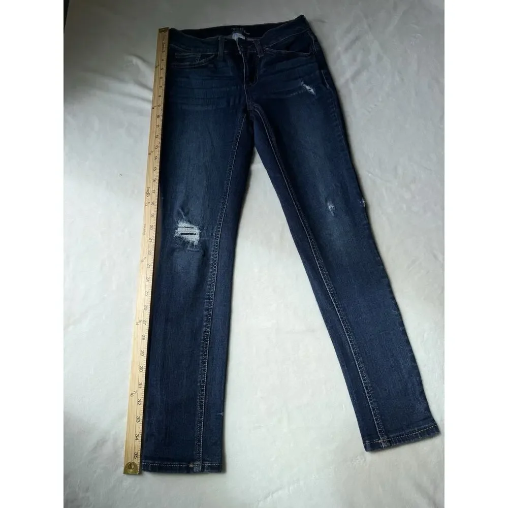 Time And Tru Cotton Skinny Junior Women's Size 6‎ Distressed Blue Jeans